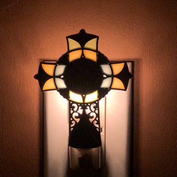 Plug-in Night Light - Cross in Stained Glass Style - Picture 3 of 6